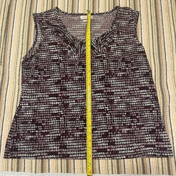 Van Heusen Women’s XL Purple and Gray Patterned Sleeveless Blouse with Ruffle - Picture 7 of 9